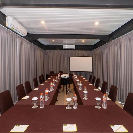 Hotel Summerville Majalengka Kültér fotó