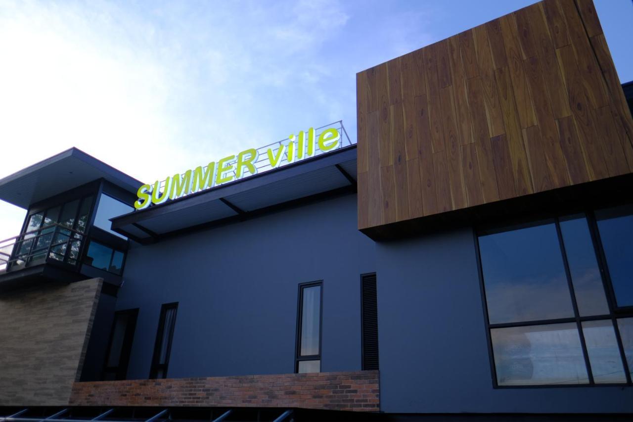 Hotel Summerville Majalengka Kültér fotó
