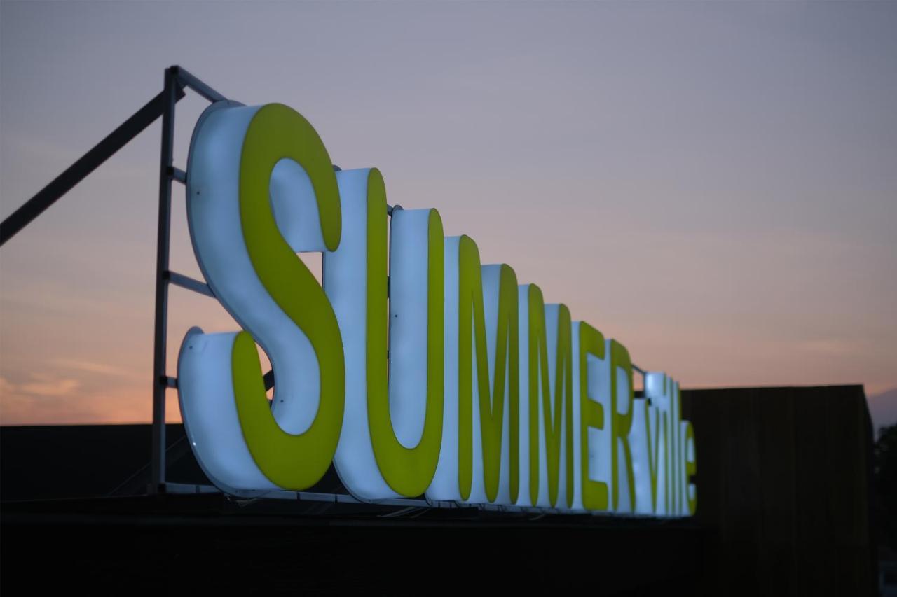Hotel Summerville Majalengka Kültér fotó