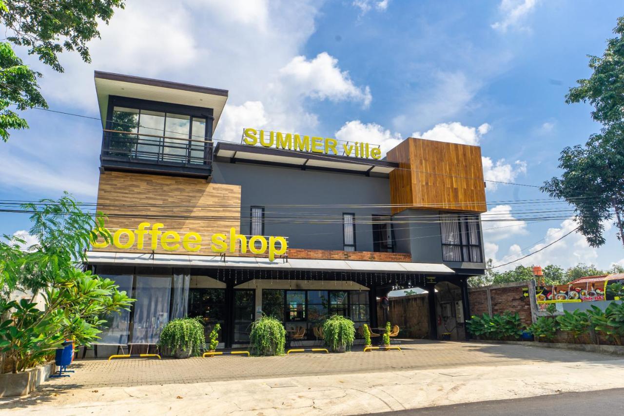 Hotel Summerville Majalengka Kültér fotó