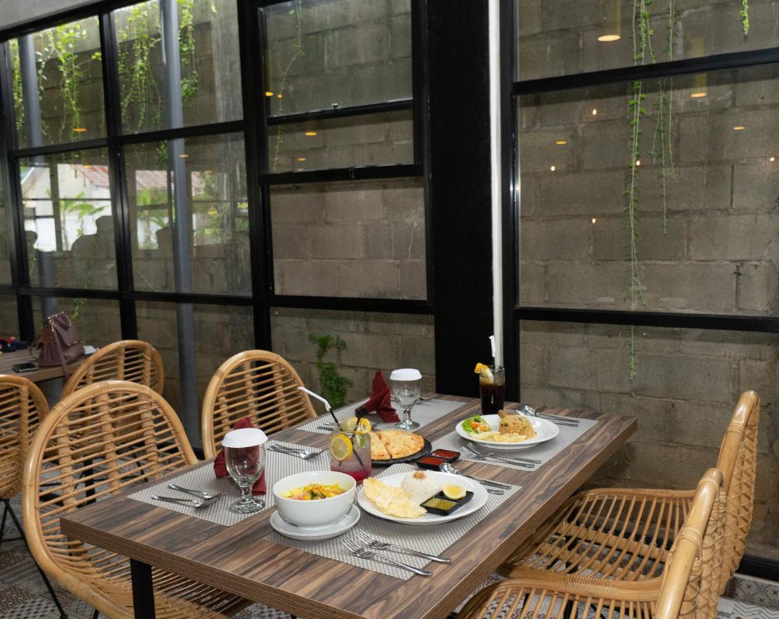 Hotel Summerville Majalengka Kültér fotó