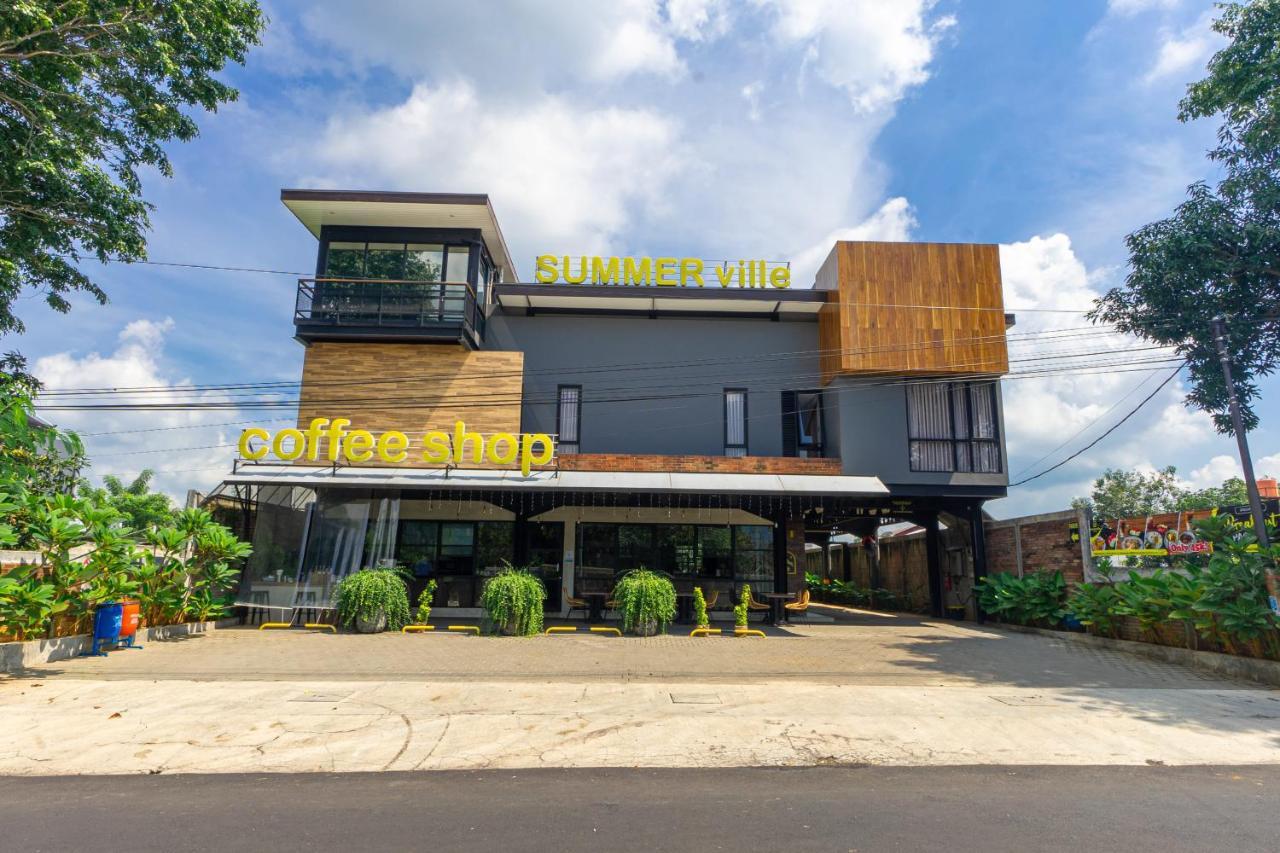 Hotel Summerville Majalengka Kültér fotó