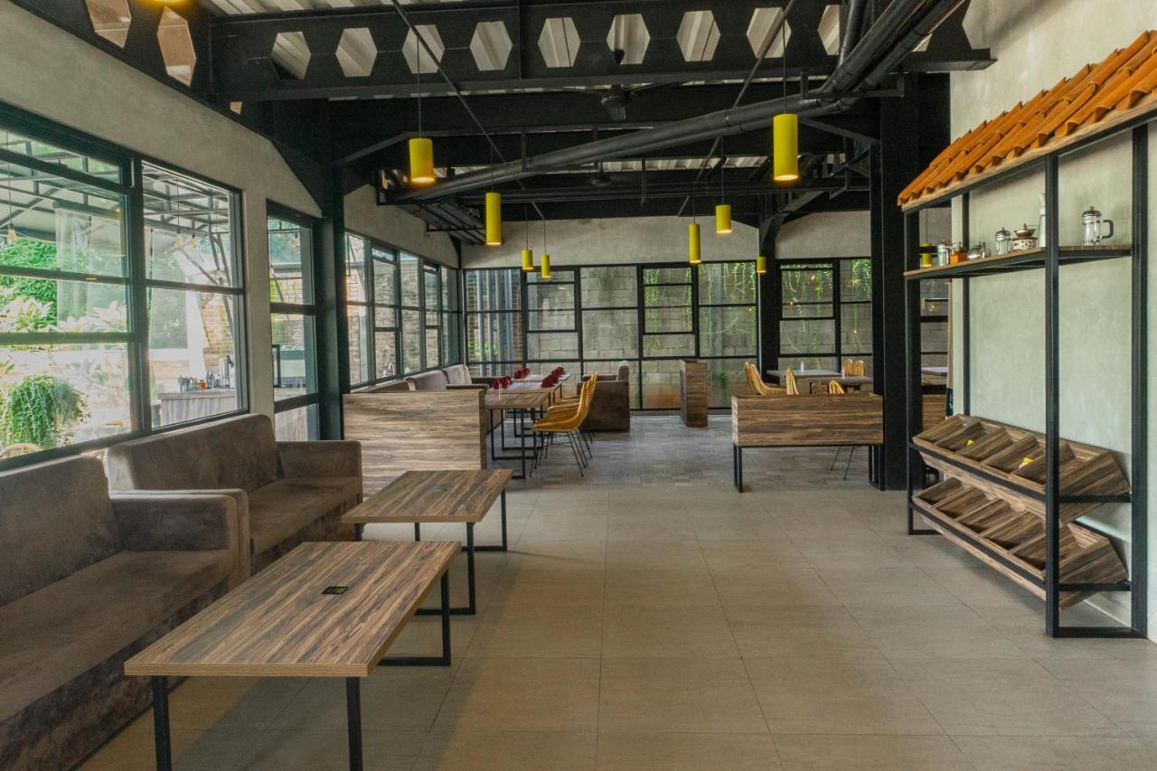 Hotel Summerville Majalengka Kültér fotó